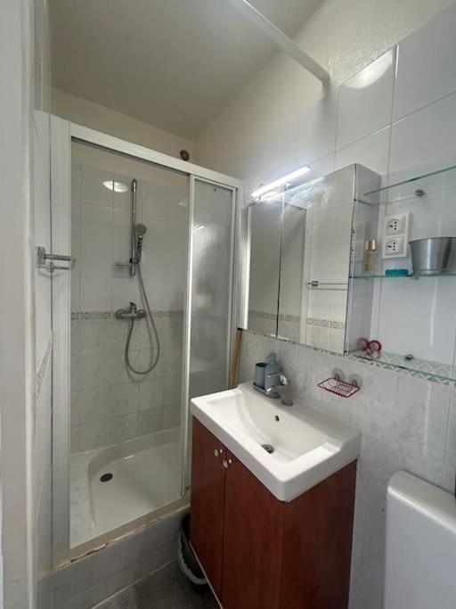 Your Parisian 10 Min Walk From Eiffel Tower Parijs