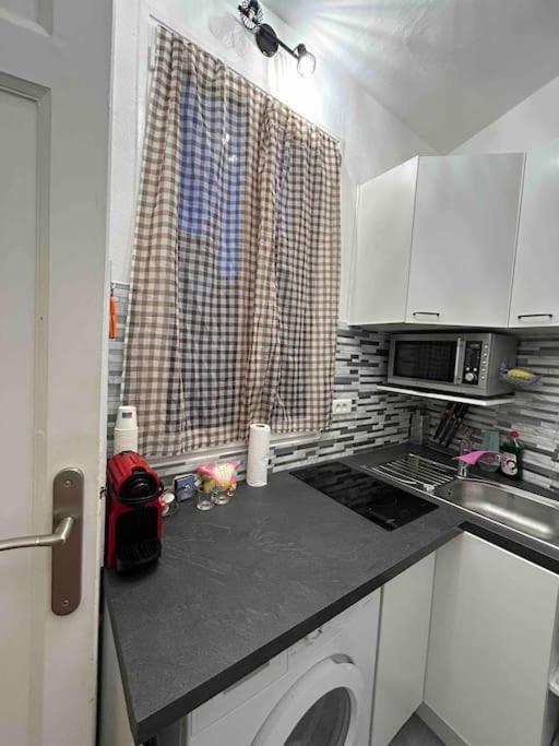 Your Parisian 10 Min Walk From Eiffel Tower *